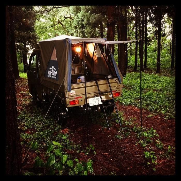 改造して居住スペースを作った軽トラック