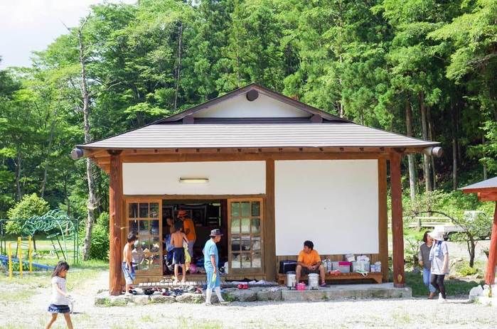 ナラ入沢渓流釣りキャンプ場の大広間