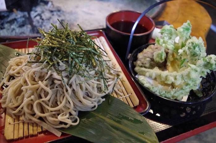 ナラ入沢渓流釣りキャンプ場の山小屋で食べられるそば
