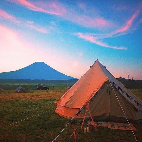 ふもとっぱらからの富士山の眺めとテント