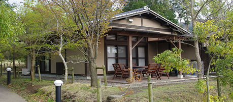 三日月の滝温泉のロッジ