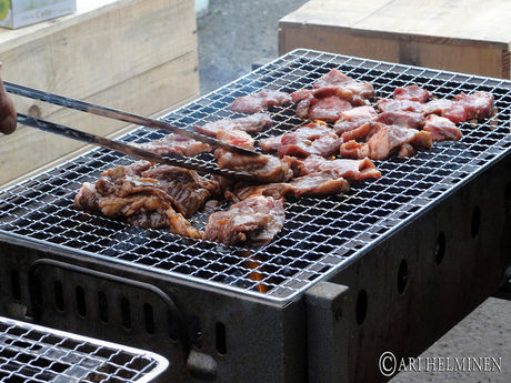 肉を焼く様子