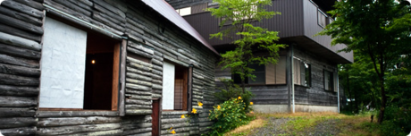 四国山岳植物園岳人の森キャンプ場の山荘