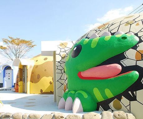 阿蘇ファームランドのポップな外観の宿泊施設