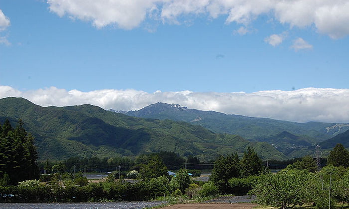 皇海山の山なみ