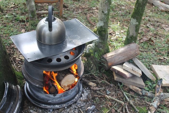 暖房器具でお湯を沸かしている様子