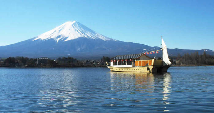 河口湖の屋形船