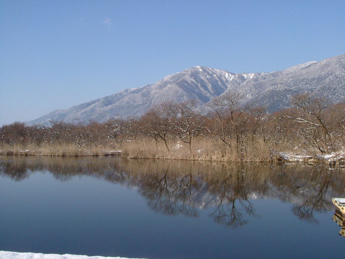 琵琶湖から臨む山なみ