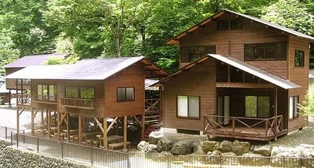 両神山麓キャンプ場のコテージの外観