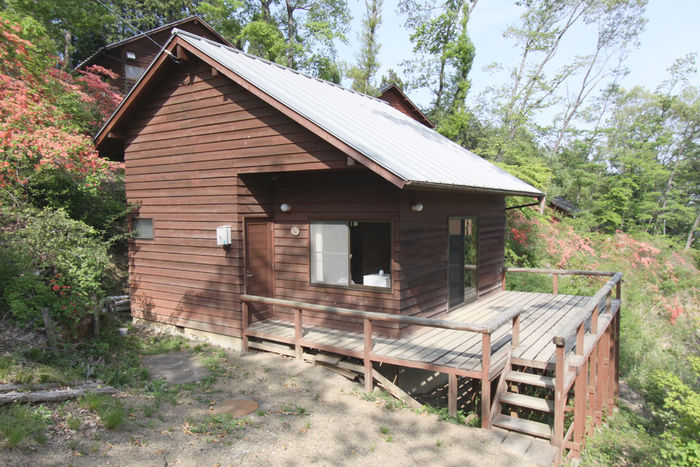 城峯公園キャンプ場のコテージの外観