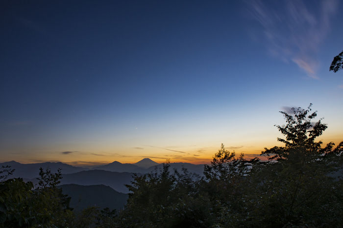 夕暮れの山の様子