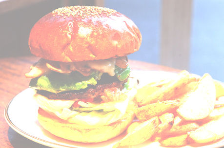 ARMS BURGERのハンバーガーとポテト