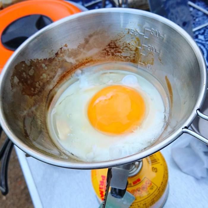 シェラカップで作った目玉焼き