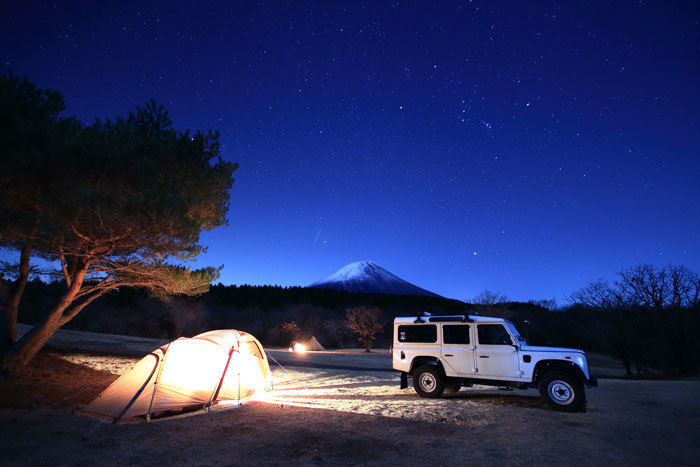 富士山の見える夜のキャンプ