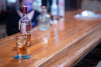 駅ナカ好立地｜月商150万円｜全国展開FCバー｜三重県主要駅｜黒字化目途