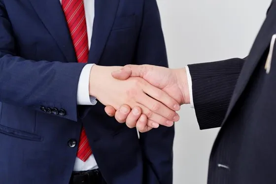 事業承継を個人が行う場合の流れ。案件の探し方や譲渡金額も確認