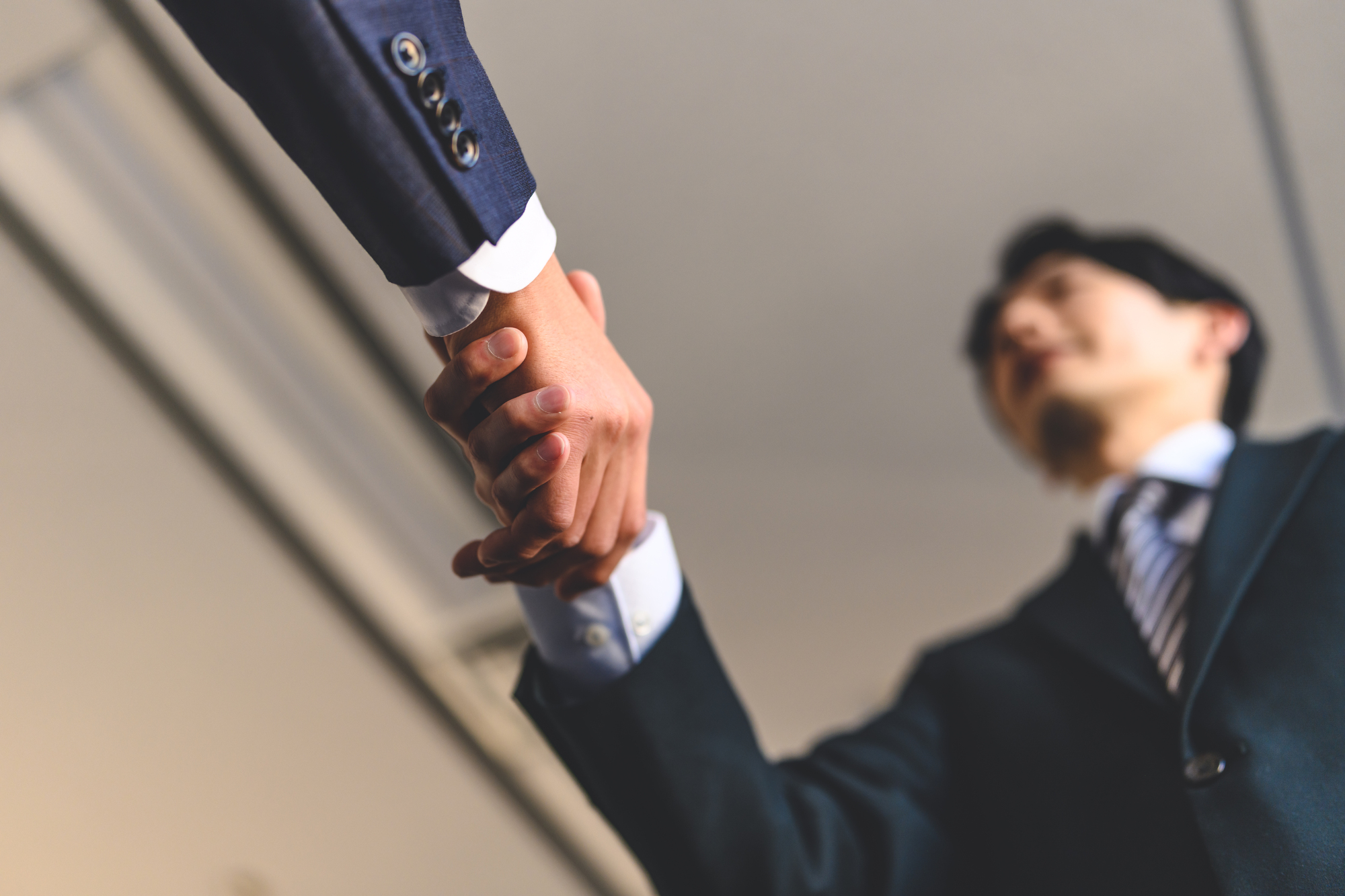 個人で後継者のいない会社を買う方法と注意点｜メリット・デメリット・探し方を徹底解説