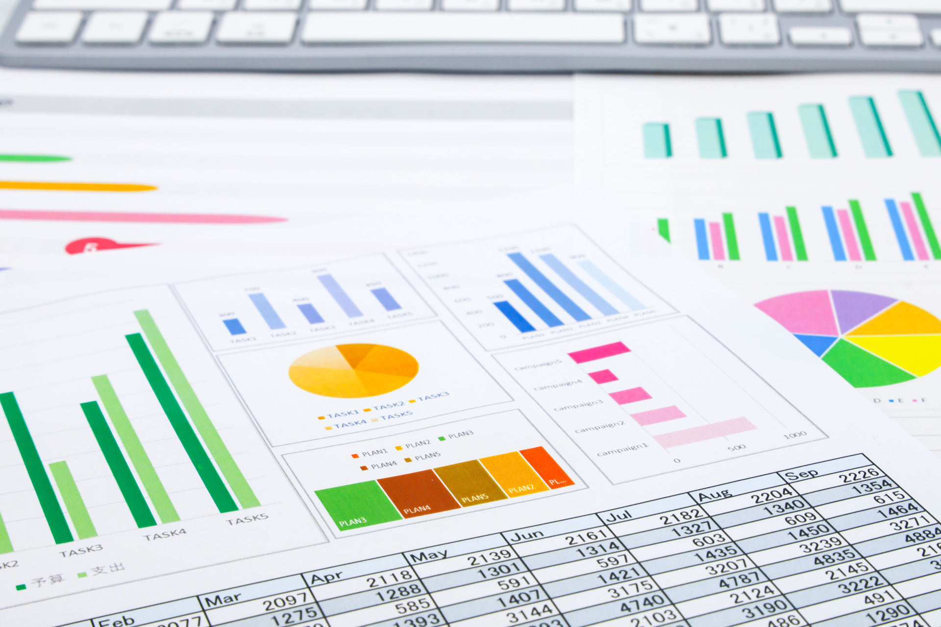 マルチプル法とは？EV/EBITDA・PERの見方と企業価値評価の考え方をわかりやすく解説