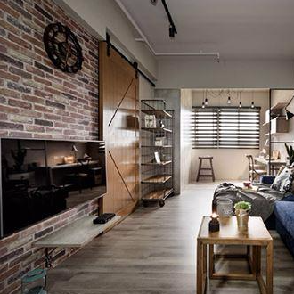 新瀚設計 - 現代工業風格客廳的案例。本案例協助業主完成規劃設計及家具飾品的選擇。