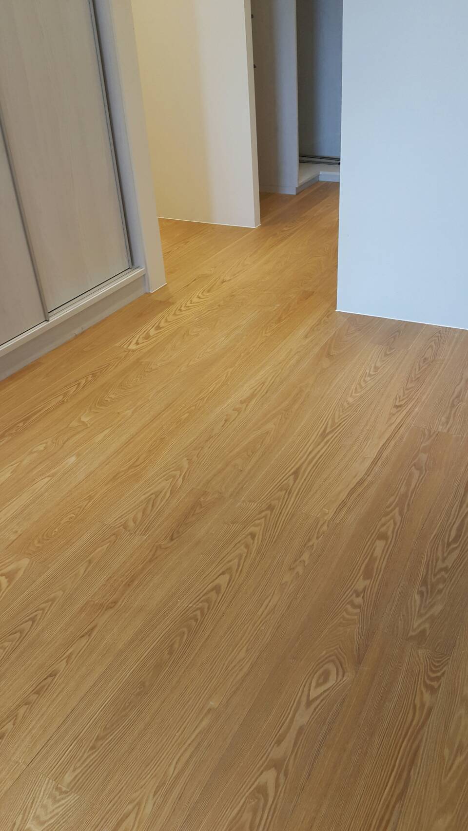 太陞地板工程有限公司 - 海島型地板-浮雕幻彩水曲柳-本色（5寸_4分）