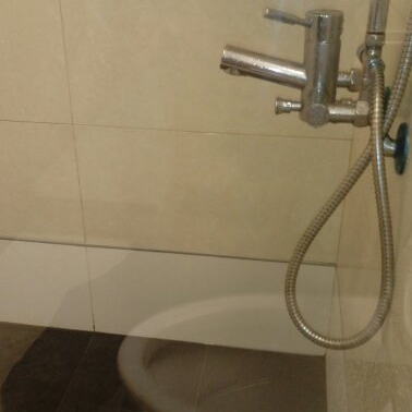 蘋果達人清潔社 - 浴室隔濕玻璃除垢後