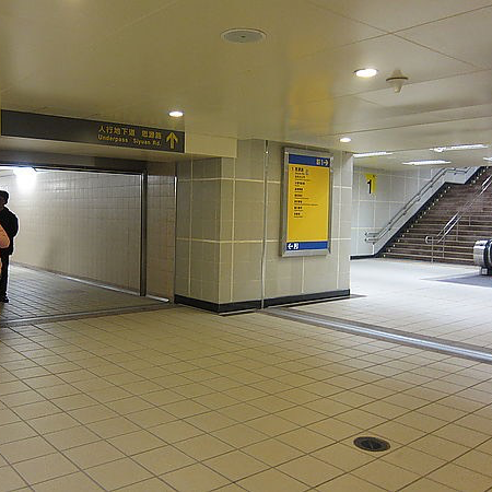 鄧昕宜 - 近頭前庄捷運1號出口