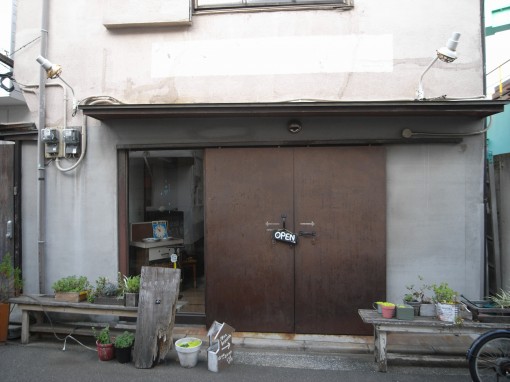 造船カフェのバトンを手に