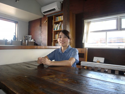 造船カフェのバトンを手に