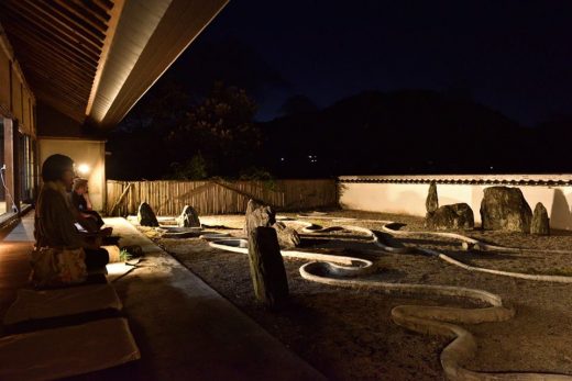 歴史ある神社で、一夜限りのビアガーデン!