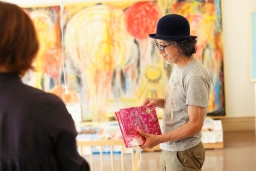 荒井良二と8組の家族による展覧会 「山のヨーナ」
