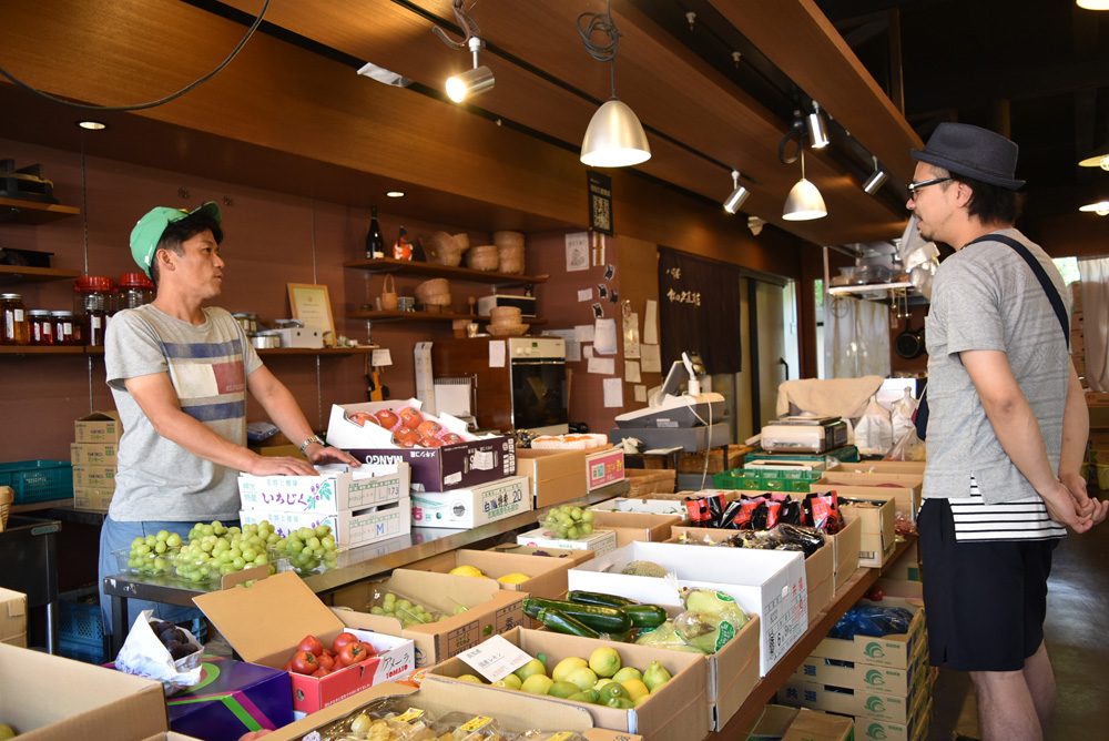 街の八百屋さん　専用 real local 金沢「松田久直商店」商店街に行きつけの八百屋がある