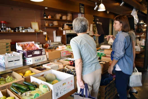 「松田久直商店」商店街に行きつけの八百屋がある暮らし