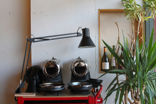 再生産のための劇場型珈琲店「Chomsky Coffee & Library」