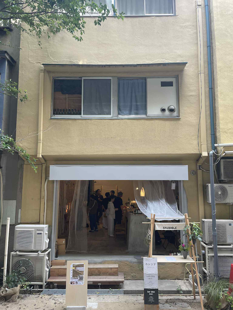 雑居ビルから川辺まで。わたしが選ぶ“まちを感じる”会場たち