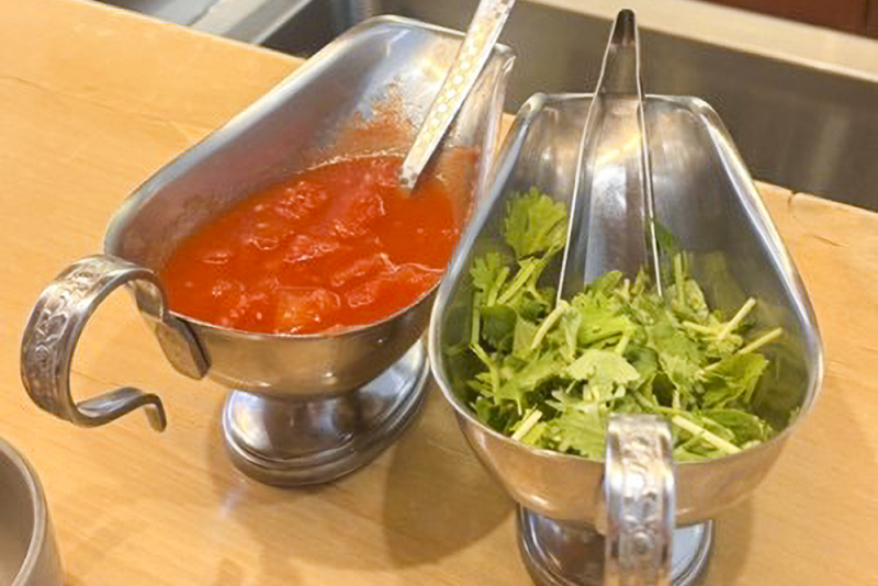 【北九州】わたしの絶品カレー⑥当たり前の食材を極上の一皿に仕上げる「骨付きチキンカレー」の真髄