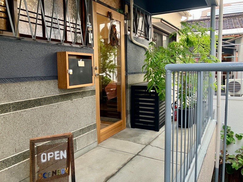 【がもよん】文化住宅は住むにとどまらず｜ストックルームと雑貨店