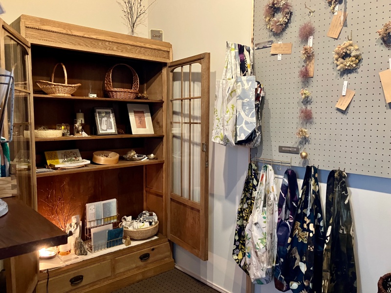 【がもよん】文化住宅は住むにとどまらず｜ストックルームと雑貨店