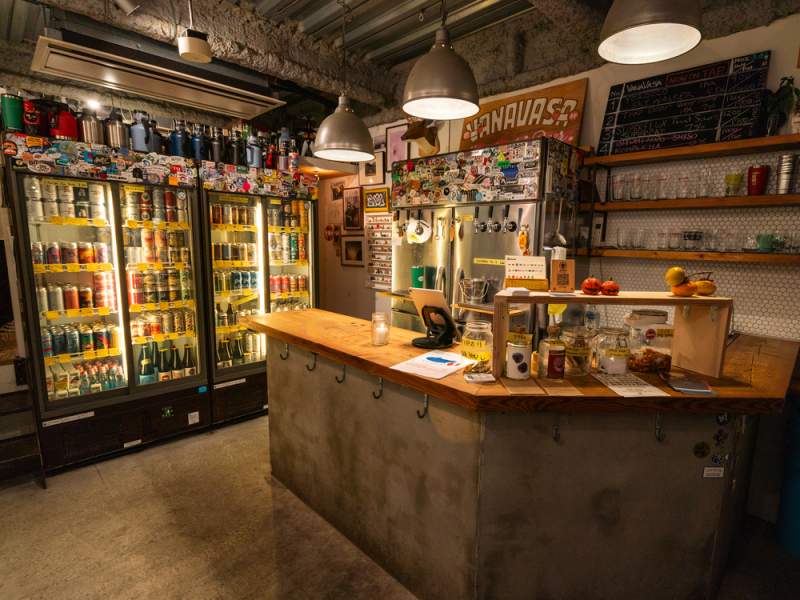 量り売りでビールを楽しむ時間を 鎌倉「VANAVASA BEER + GALLERY」