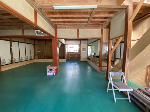 【SALE】「土蔵と途轍もなく広い土間のある三階建て古民家」4DK＋蔵＋物置+畑＋α（建物256.37㎡※母屋部分のみ/土地599.61㎡）/山梨市牧丘町・牧平エリア 870万円