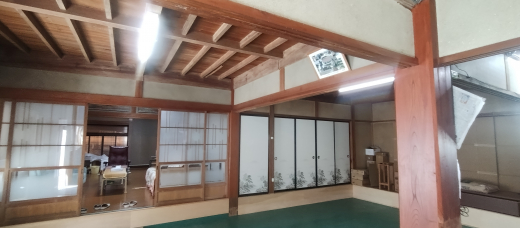 【SALE】「土蔵と途轍もなく広い土間のある三階建て古民家」4DK＋蔵＋物置+畑＋α（建物256.37㎡※母屋部分のみ/土地599.61㎡）/山梨市牧丘町・牧平エリア 870万円