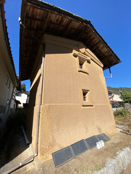 【SALE】「土蔵と途轍もなく広い土間のある三階建て古民家」4DK＋蔵＋物置+畑＋α（建物256.37㎡※母屋部分のみ/土地599.61㎡）/山梨市牧丘町・牧平エリア 870万円