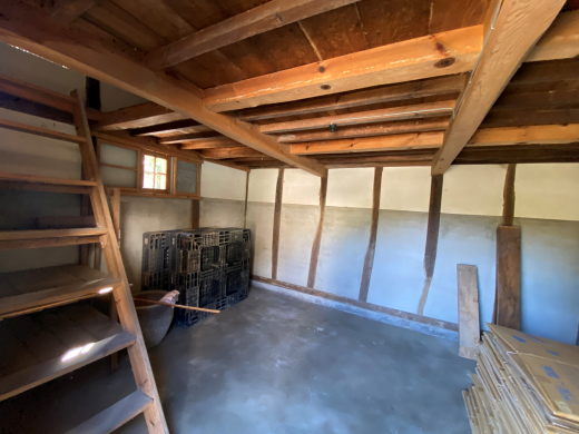 【SALE】「土蔵と途轍もなく広い土間のある三階建て古民家」4DK＋蔵＋物置+畑＋α（建物256.37㎡※母屋部分のみ/土地599.61㎡）/山梨市牧丘町・牧平エリア 870万円