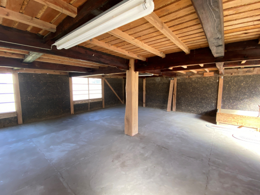 【SALE】「土蔵と途轍もなく広い土間のある三階建て古民家」4DK＋蔵＋物置+畑＋α（建物256.37㎡※母屋部分のみ/土地599.61㎡）/山梨市牧丘町・牧平エリア 870万円