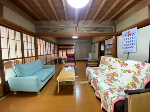 【SALE】「土蔵と途轍もなく広い土間のある三階建て古民家」4DK＋蔵＋物置+畑＋α（建物256.37㎡※母屋部分のみ/土地599.61㎡）/山梨市牧丘町・牧平エリア 870万円