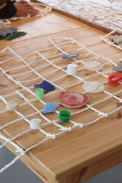 【鹿児島県日置市】海洋漂着ゴミを使った衣装を身に纏う「なないろファッションショー」 / 地域交流・活性拠点ひよし吉日