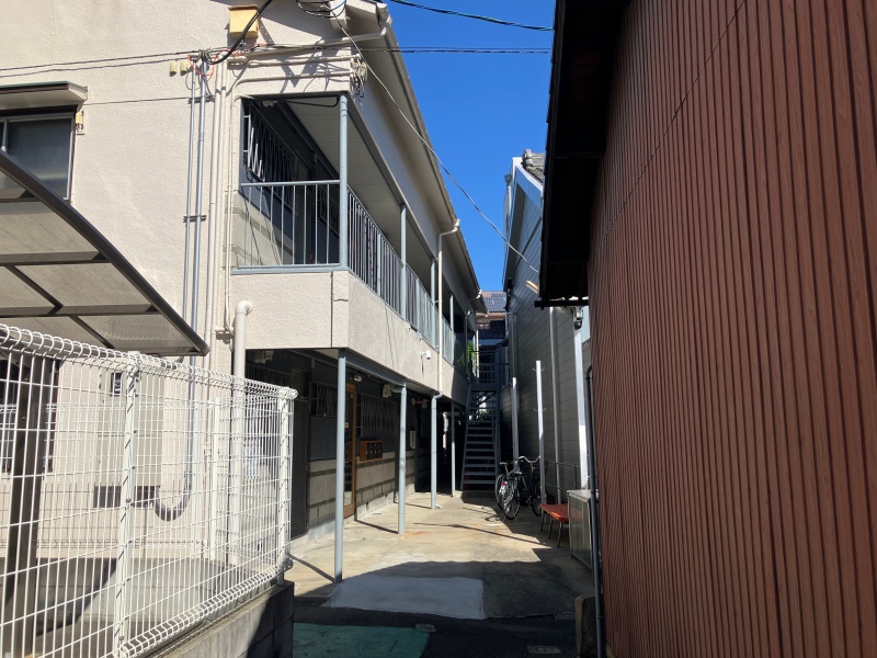 【がもよん】文化住宅は住むにとどまらず｜ストックルームと雑貨店