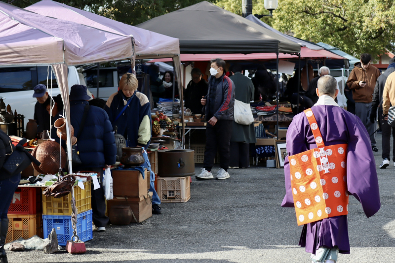 大阪最大級の蚤の市『四天王寺骨董市』で掘り出し物を探してきた！