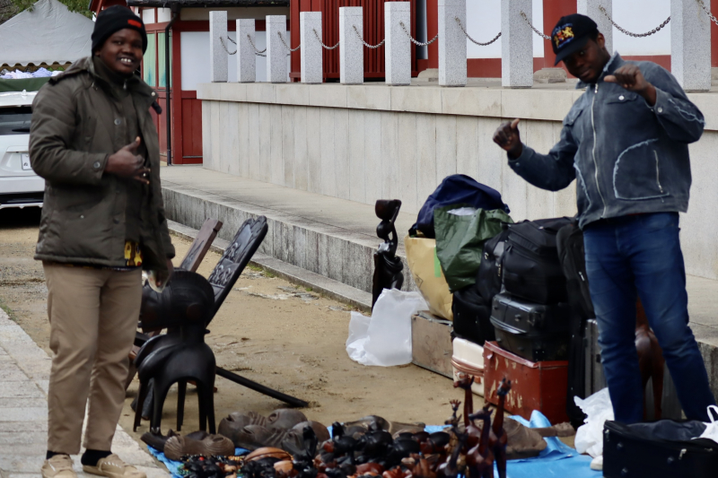 大阪最大級の蚤の市『四天王寺骨董市』で掘り出し物を探してきた！