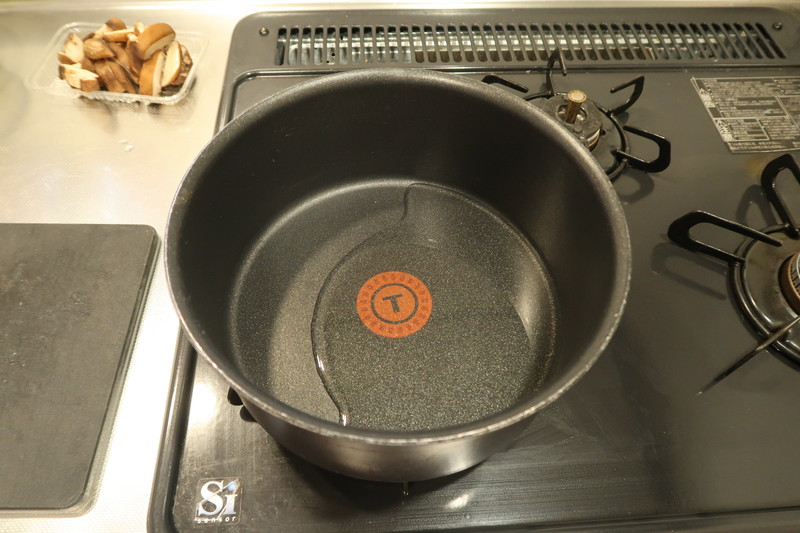 油を引いたt-falソースパン22cm