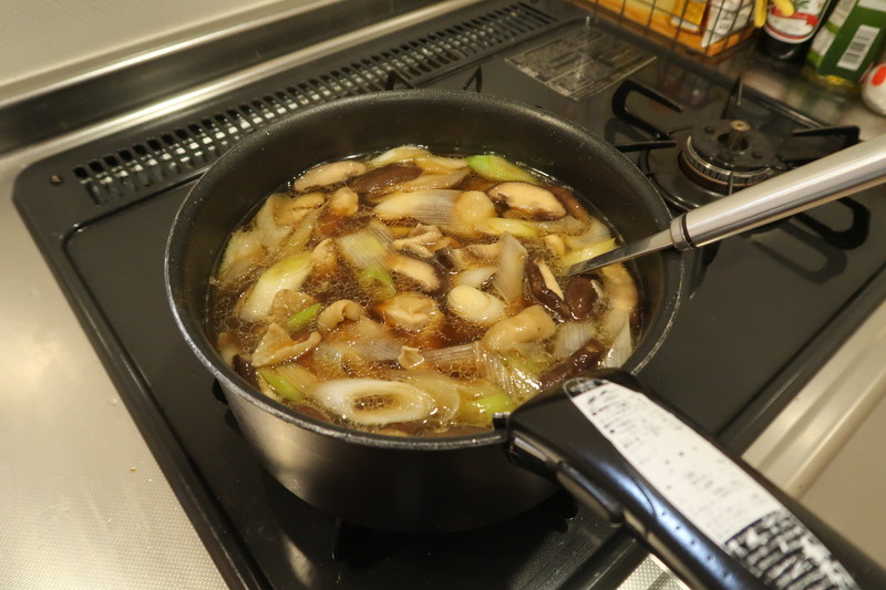 うどん汁をひと煮立ち